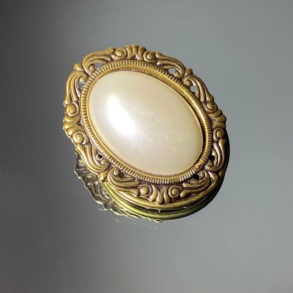 Vintage Jeri Lou Scarf Clip Faux Pearl Gold Tone Signed Jewelry Clothing Clip - Picture 1 of 7